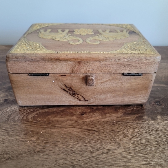 New World Traveler Indian Elephant Gold Wood Keepsake Storage Jewelry Box - Picture 6 of 7